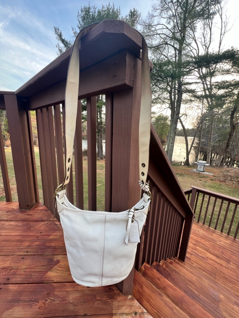 COACH BUCKET BAG / HANDBAG / 11422